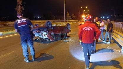 Edremit'te otomobil takla attı: 2 yaralı