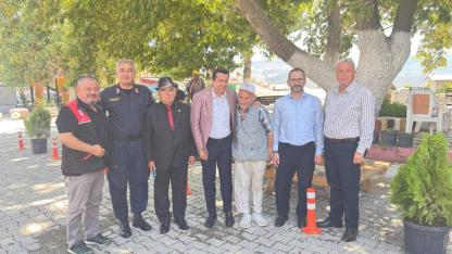 Kaymakam Evlice'den köyün asırlık çınarına anlamlı ziyaret