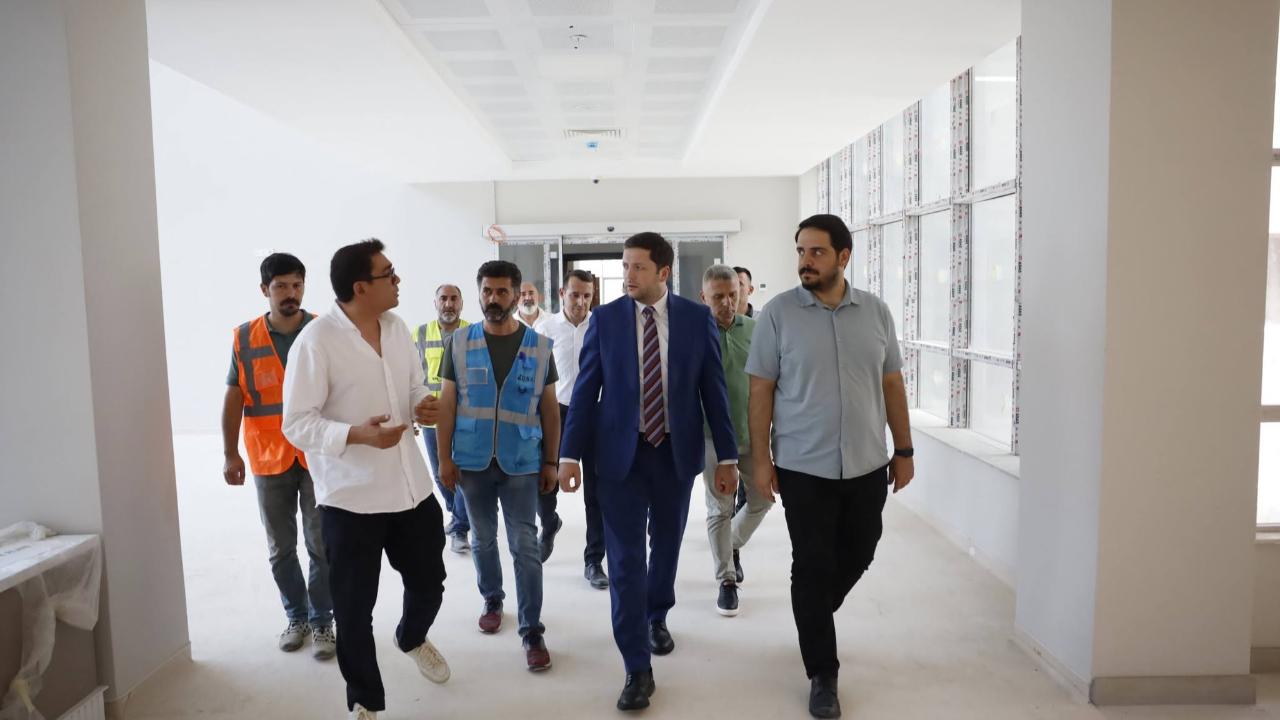 Sındırgı Devlet Hastanesi inşaatında çalışmalar yerinde incelendi