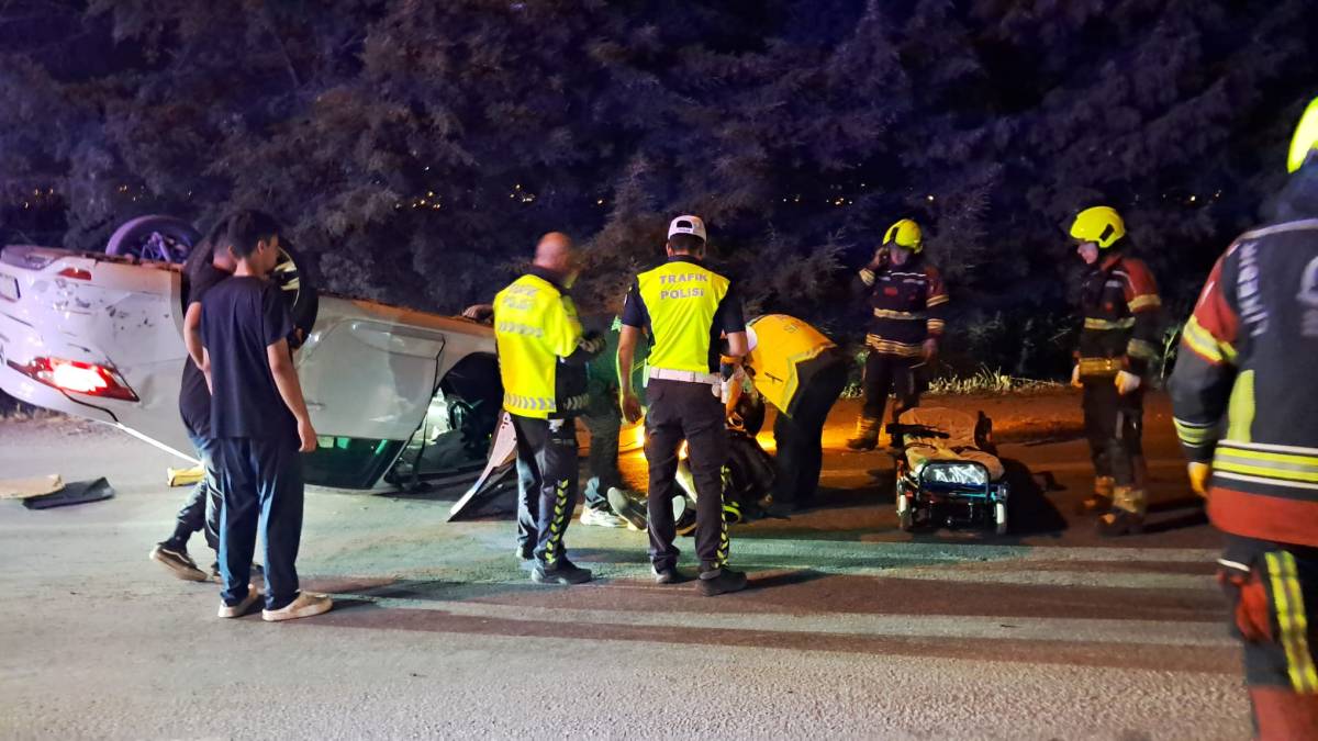 Altıeylül'de otomobil takla attı: 2 yaralı