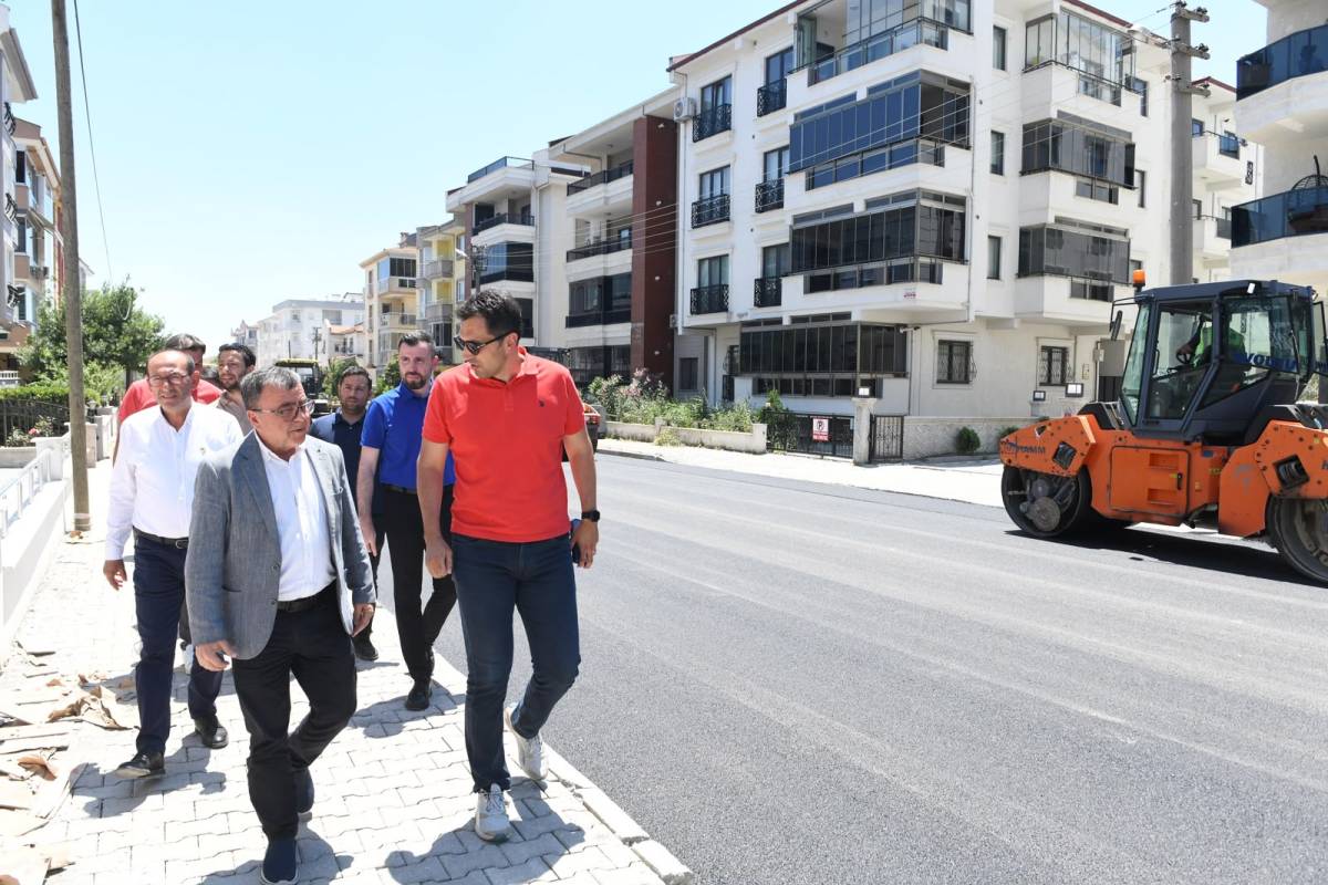 Altıeylül’de Asfalt Mesaisi Aralıksız Sürüyor