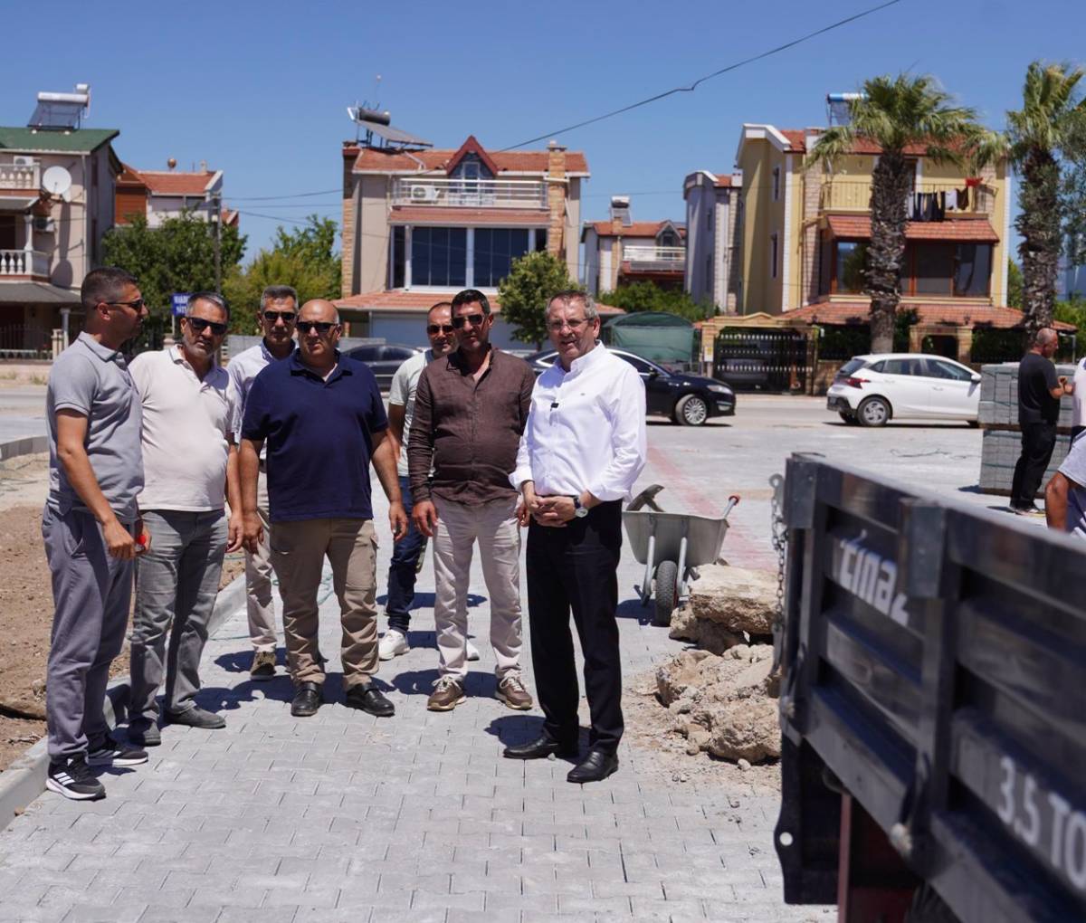 Ayvalık’ta Yol Seferberliği Sürüyor