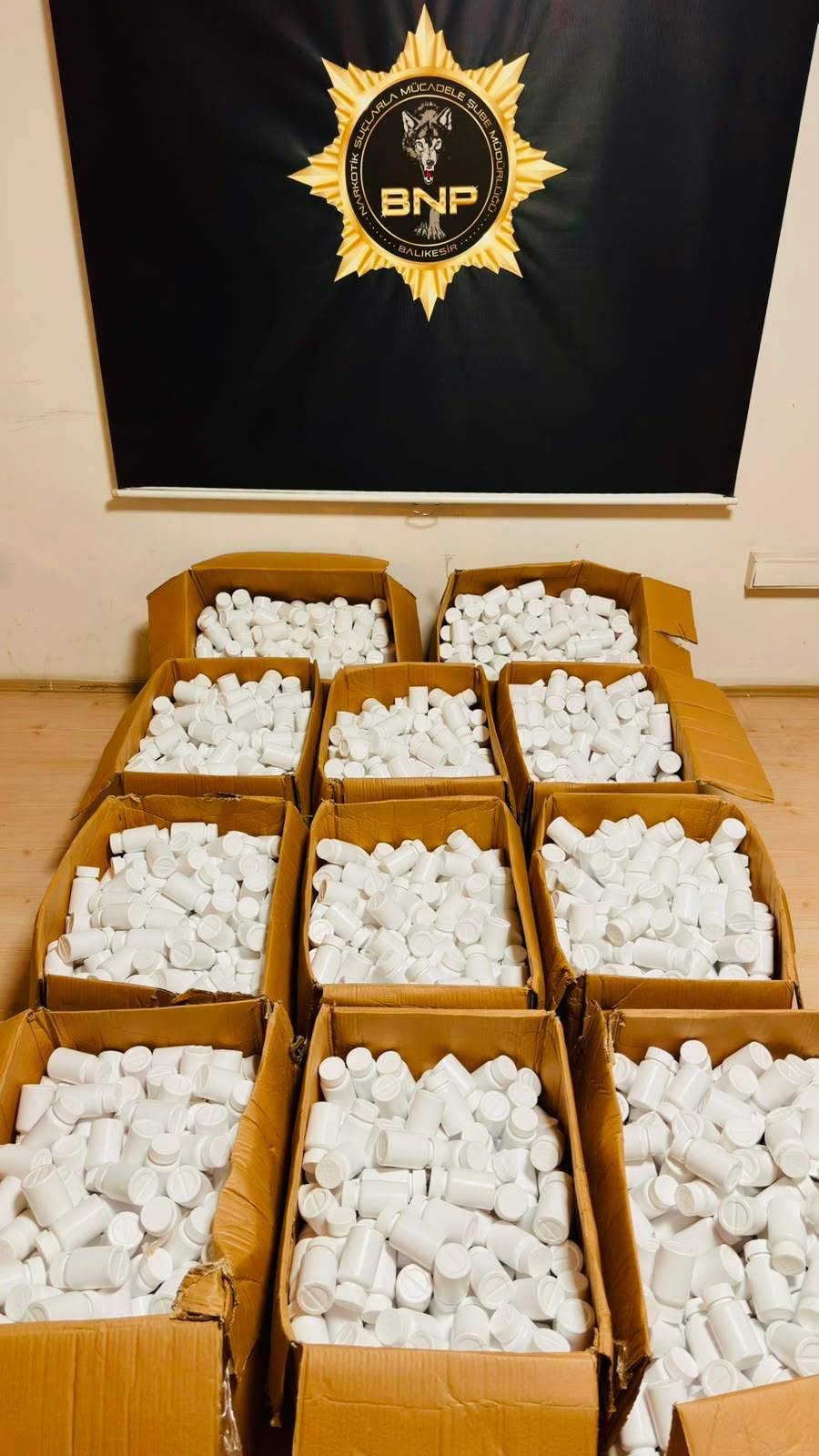 Ev Eşyalarının Arasına Gizlenmiş 144 Bin 900 Sentetik Hap Ele Geçirildi