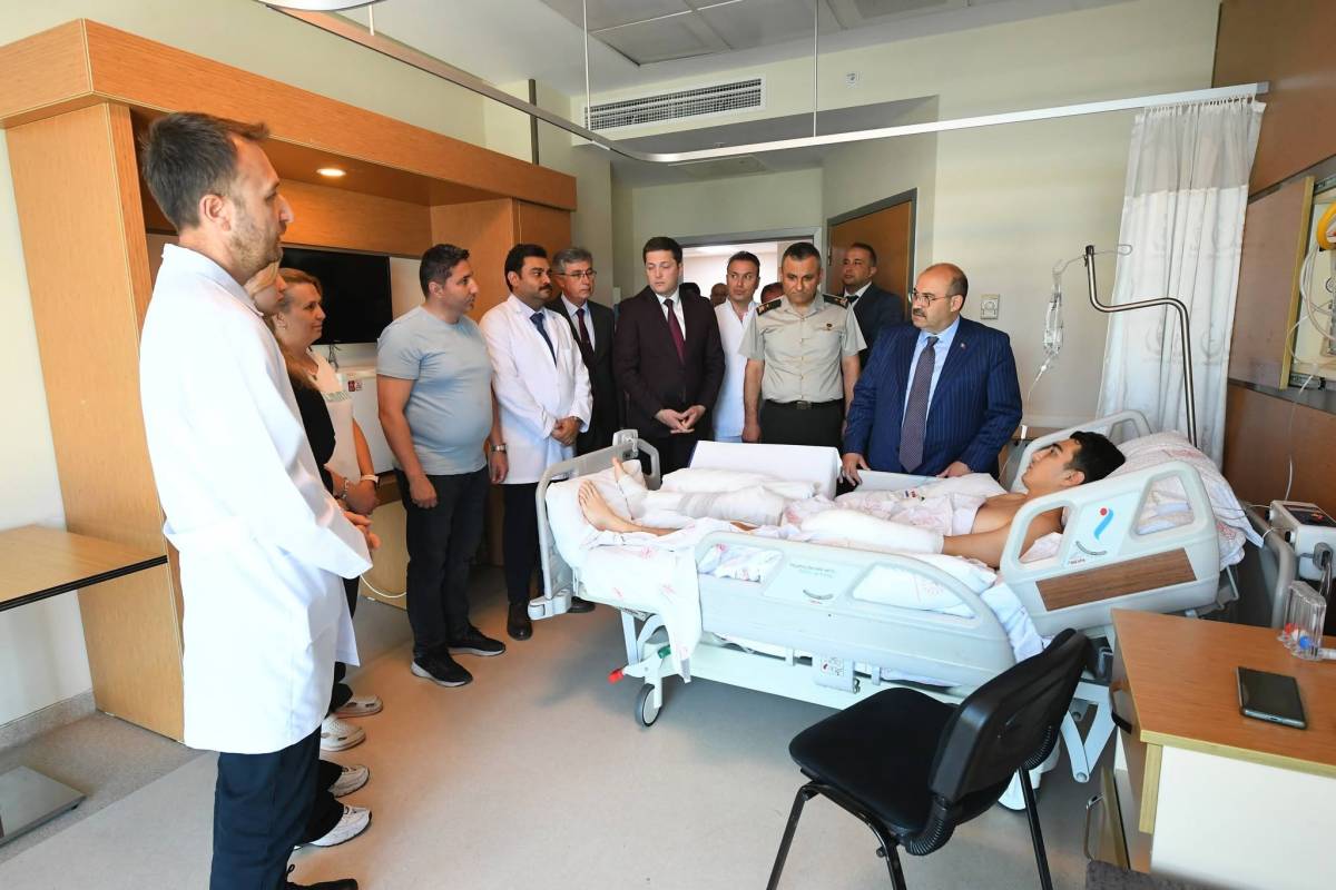 Vali Ustaoğlu’ndan yaralı askeri öğrencilere geçmiş olsun ziyareti