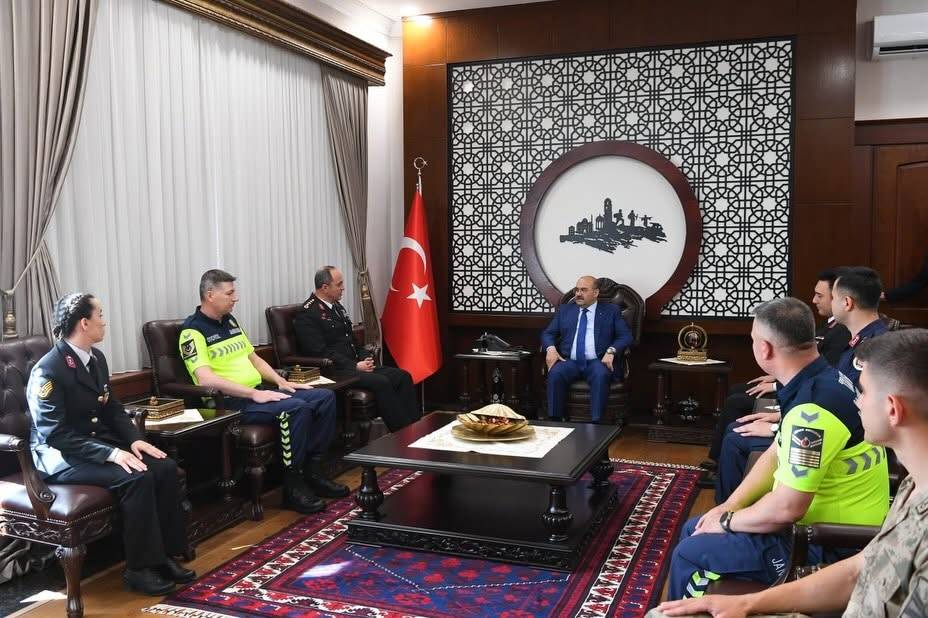 Jandarmadan Vali Ustaoğlu’na Anlamlı Ziyaret
