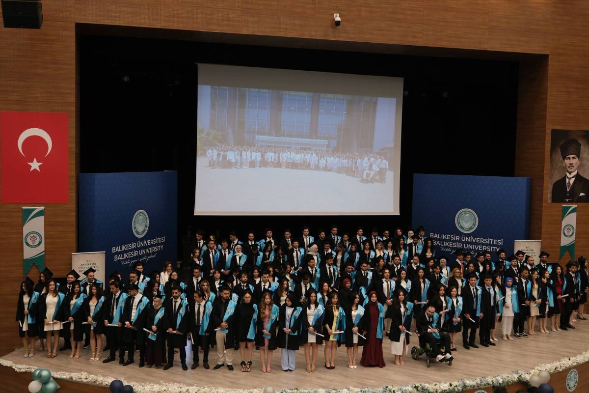 BAÜN Tıp Fakültesinde Mezuniyet Coşkusu: Genç Hekimler Diplomalarına Kavuştu