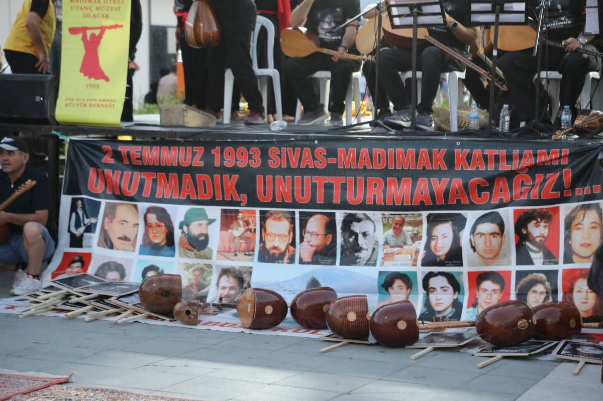 Edremit'te Madımak Şehitleri Anıldı