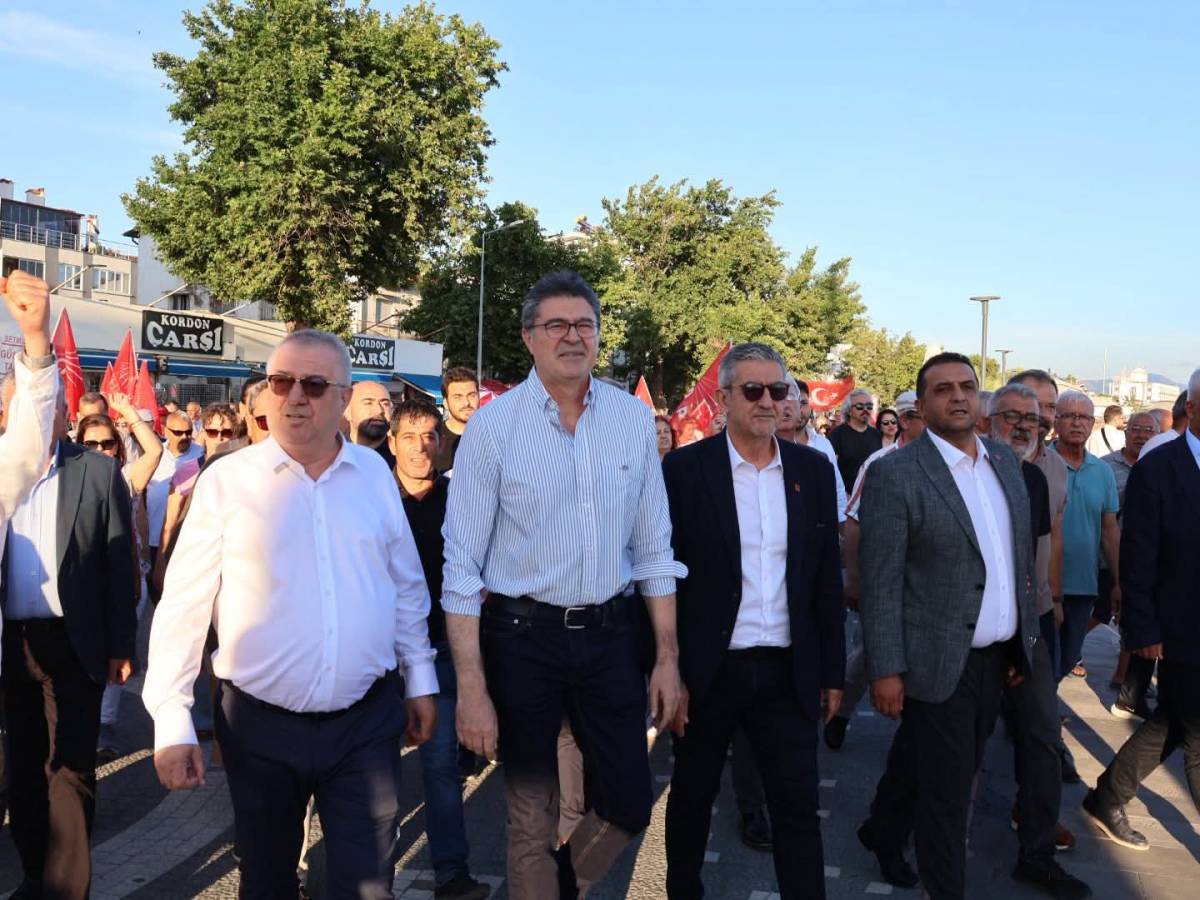 Akçay'da Demokrasi Yürüyüşü