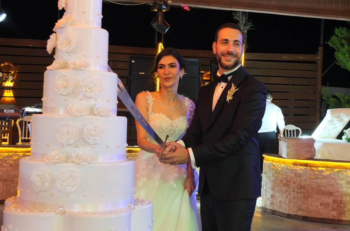 Burhaniye’de Büyükyılmaz çiftinin mutlu günü