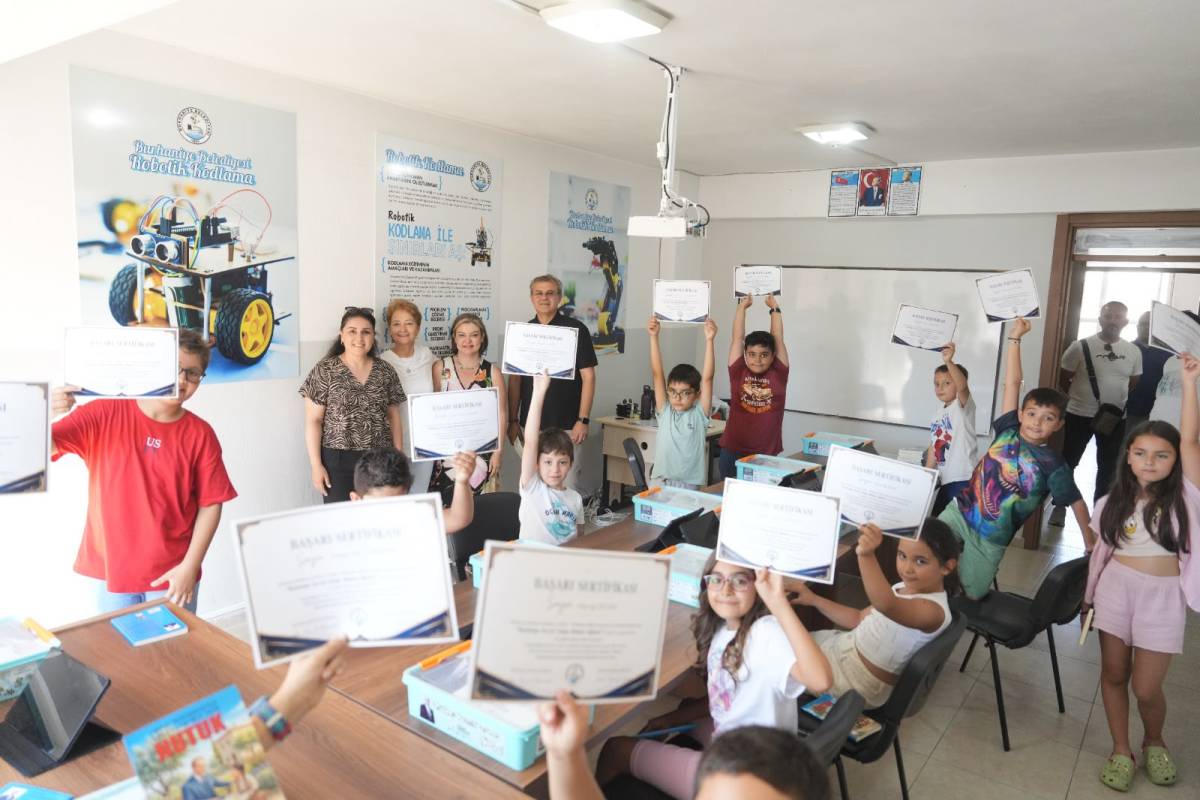 Bursem’de Robotik Kodlama Eğitimini Tamamlayan Öğrencilere Sertifikaları Verildi