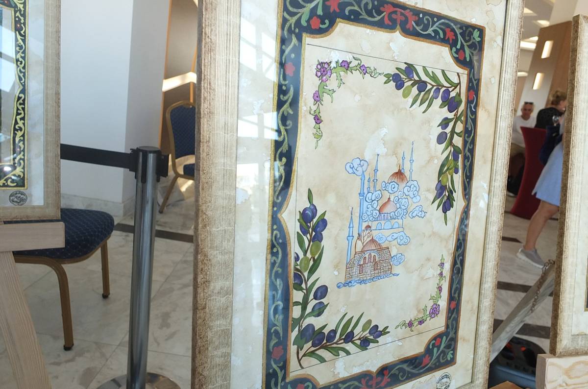 Zeytin ile camiyi minyatür tabloda buluşturdu