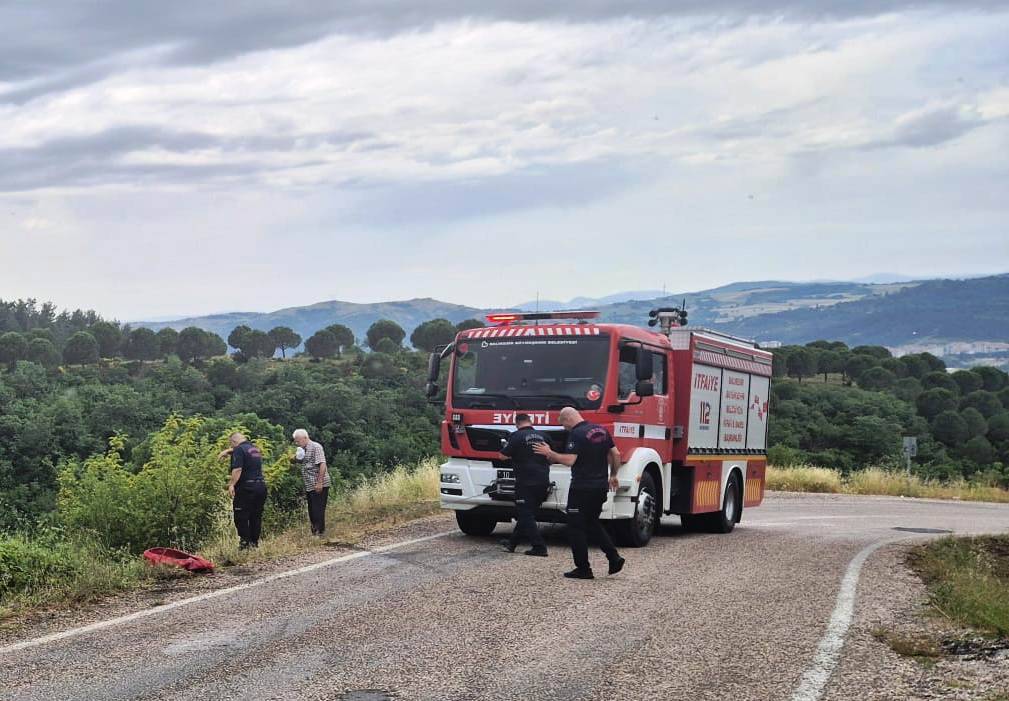 Susurluk'ta Feci Kaza: Araçta Mahsur Kalan Sürücüyü İtfaiye Kurtardı