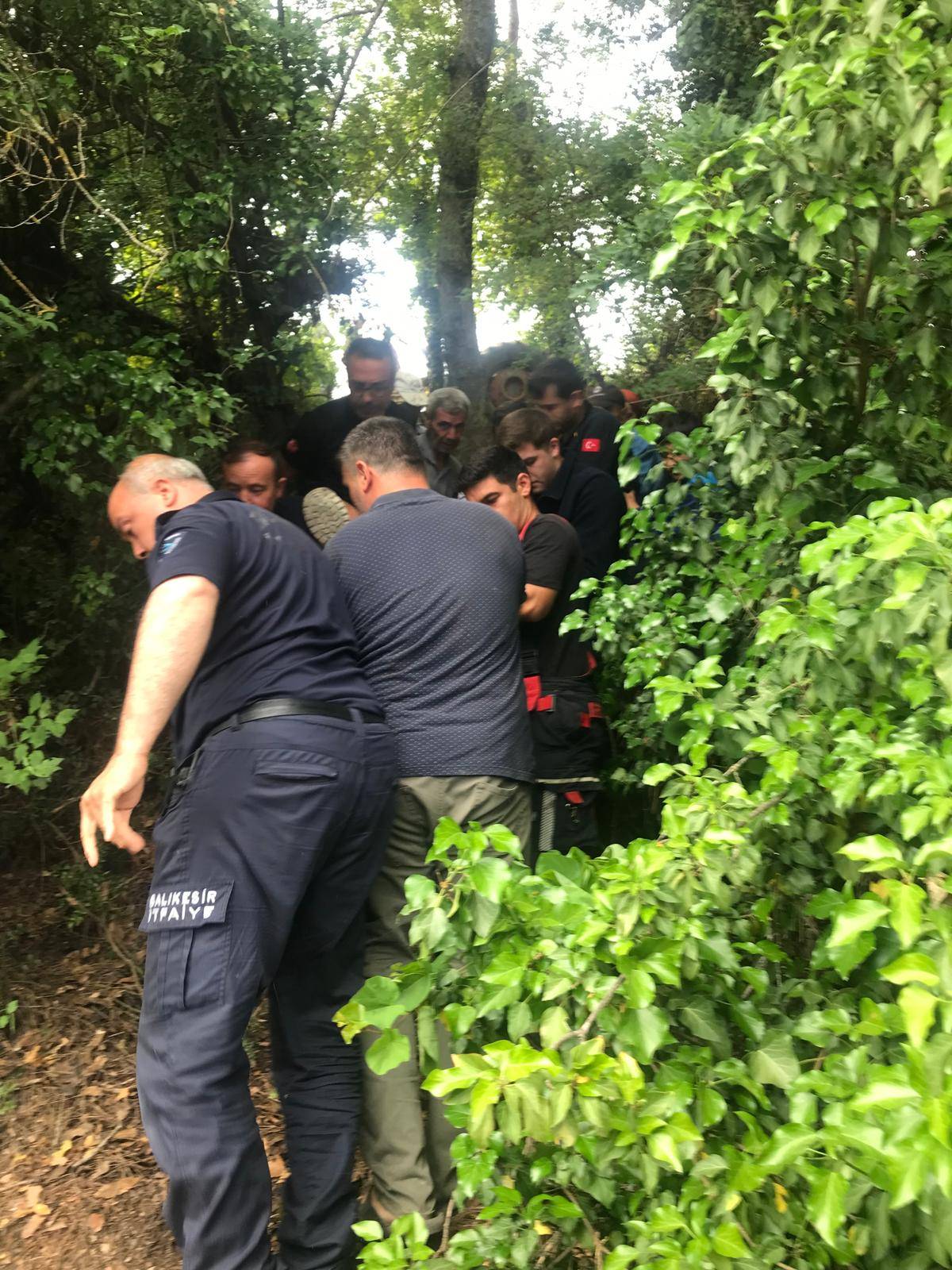 Altıeylül'de Traktör Devrildi: 62 Yaşındaki Sürücü Yaralandı