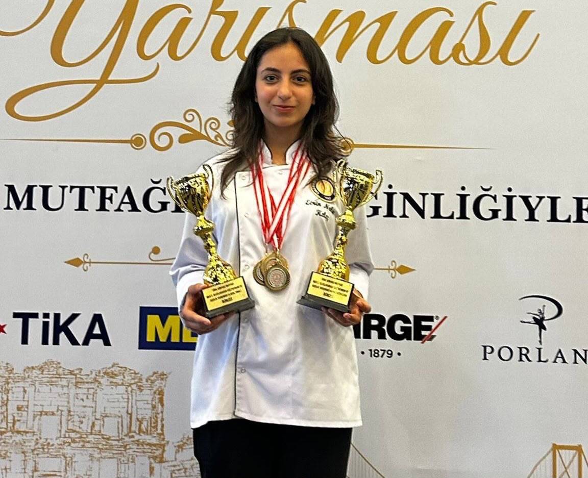 Cunda'nın Genç Şeflerinden Çifte Zafer: Türkiye ve Uluslararası Arenada Balıkesir Gururu