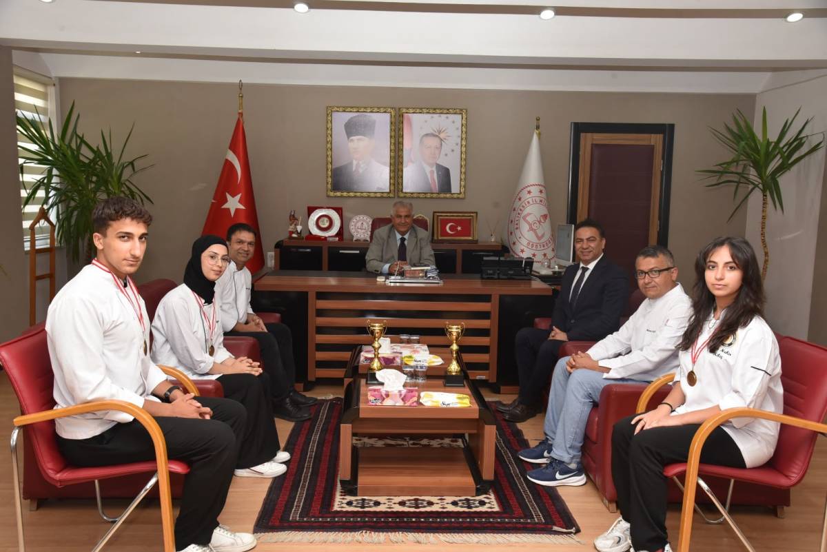 İki Kupalı Başarının Mimarı Genç Şeflerden İl Millî Eğitim Müdürü Selehattin Kal'a Ziyaret