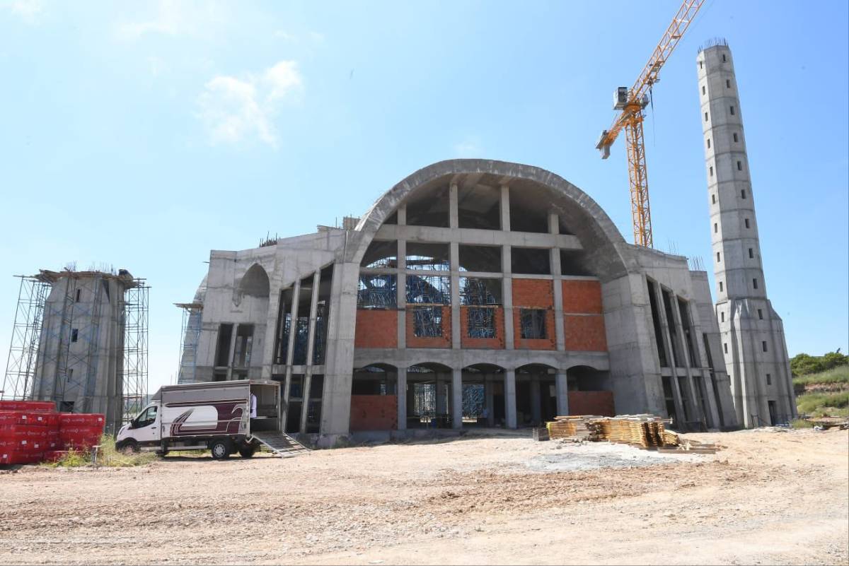 Vali Ustaoğlu Üniversite Camii İnşaatını İnceledi