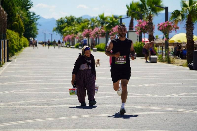 Edremit Yarı Maratonu büyük coşkuyla gerçekleşti
