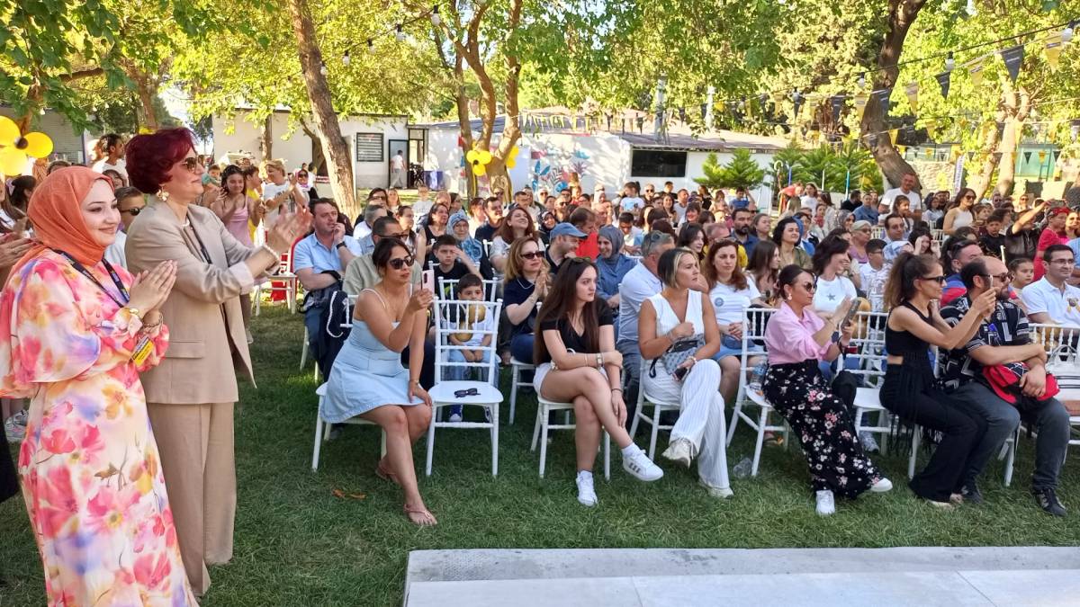 Bandırma YDS Academy mezunlarını görkemli törenle uğurladı