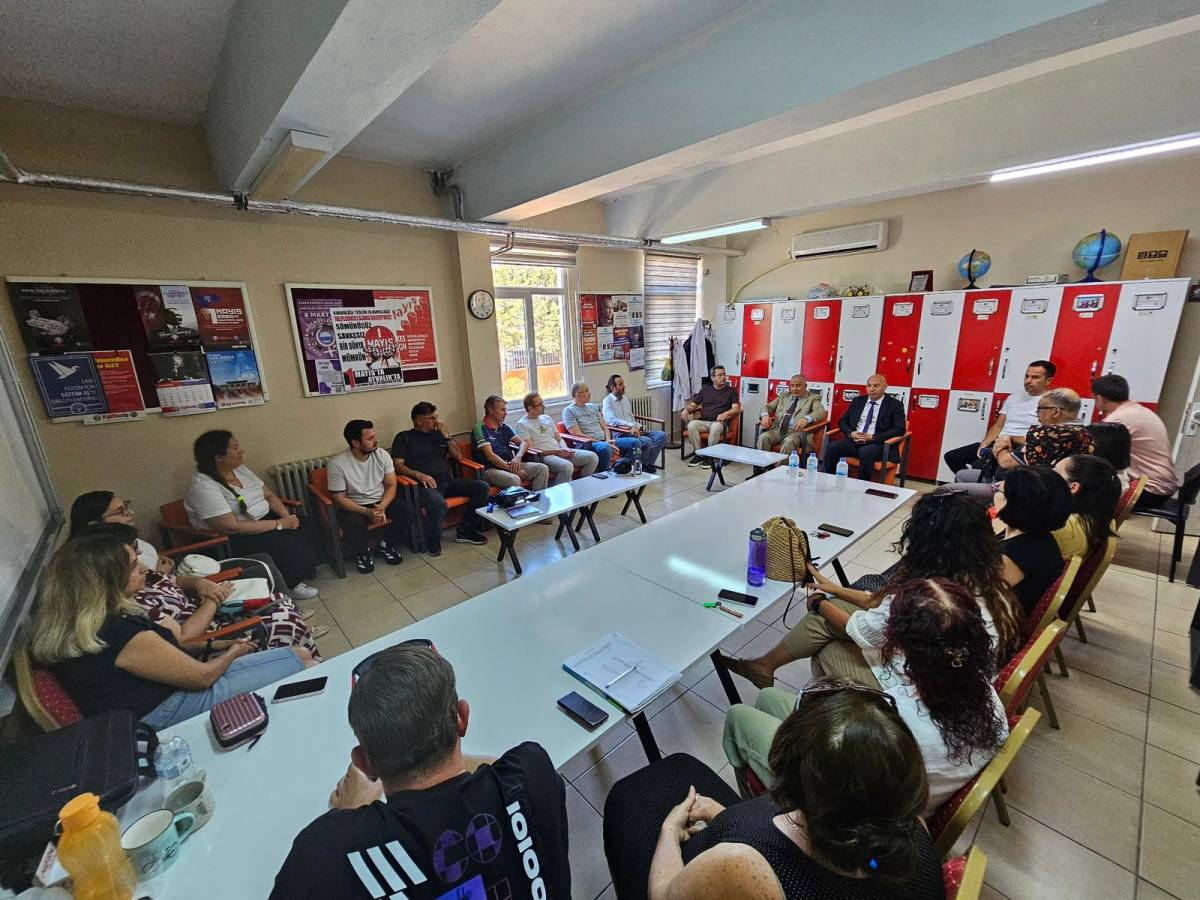 Ayvalık'ta Eğitime Yakın Takip: İl Millî Eğitim Müdürü Selehattin Kal'dan Çalıştay, Okul ve Öğretmen Buluşmaları
