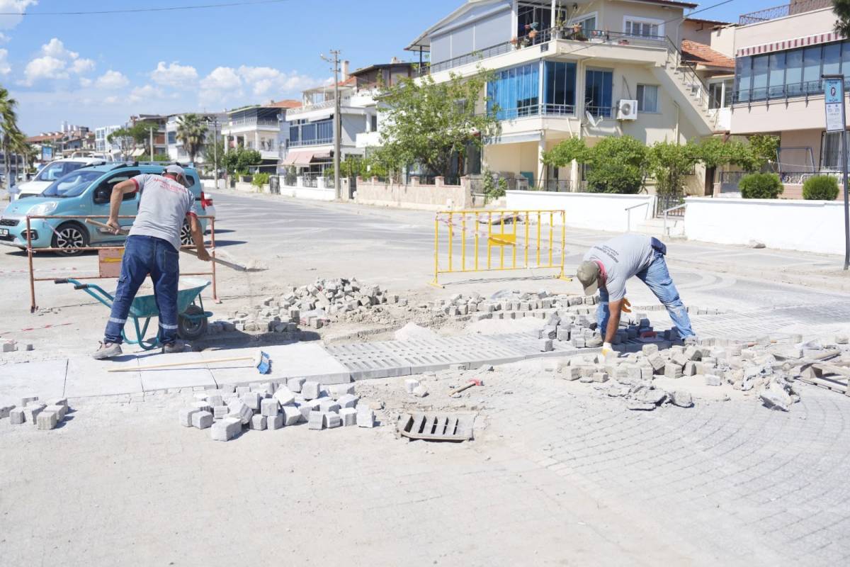 Burhaniye Belediyesi Sahada Çalışmalarını Sürdürüyor
