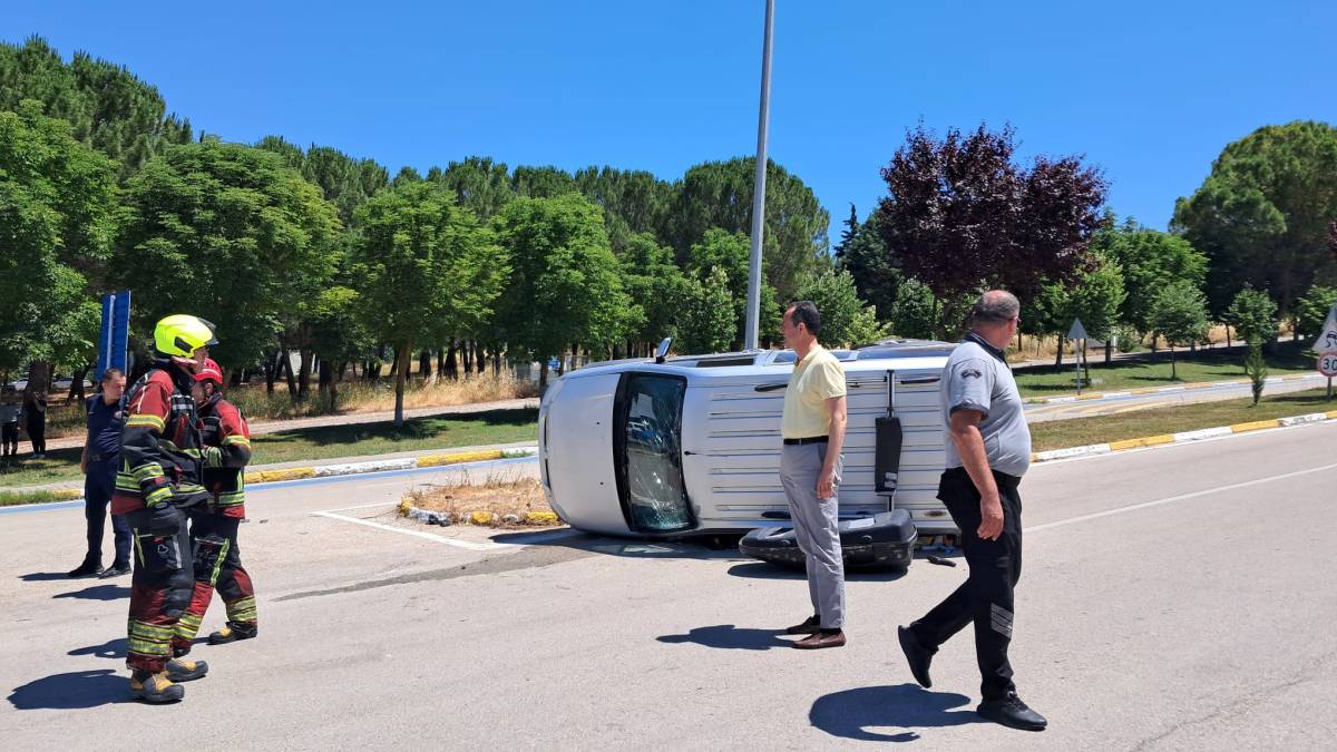 Altıeylül’de Kazada Otomobil Yan Yattı