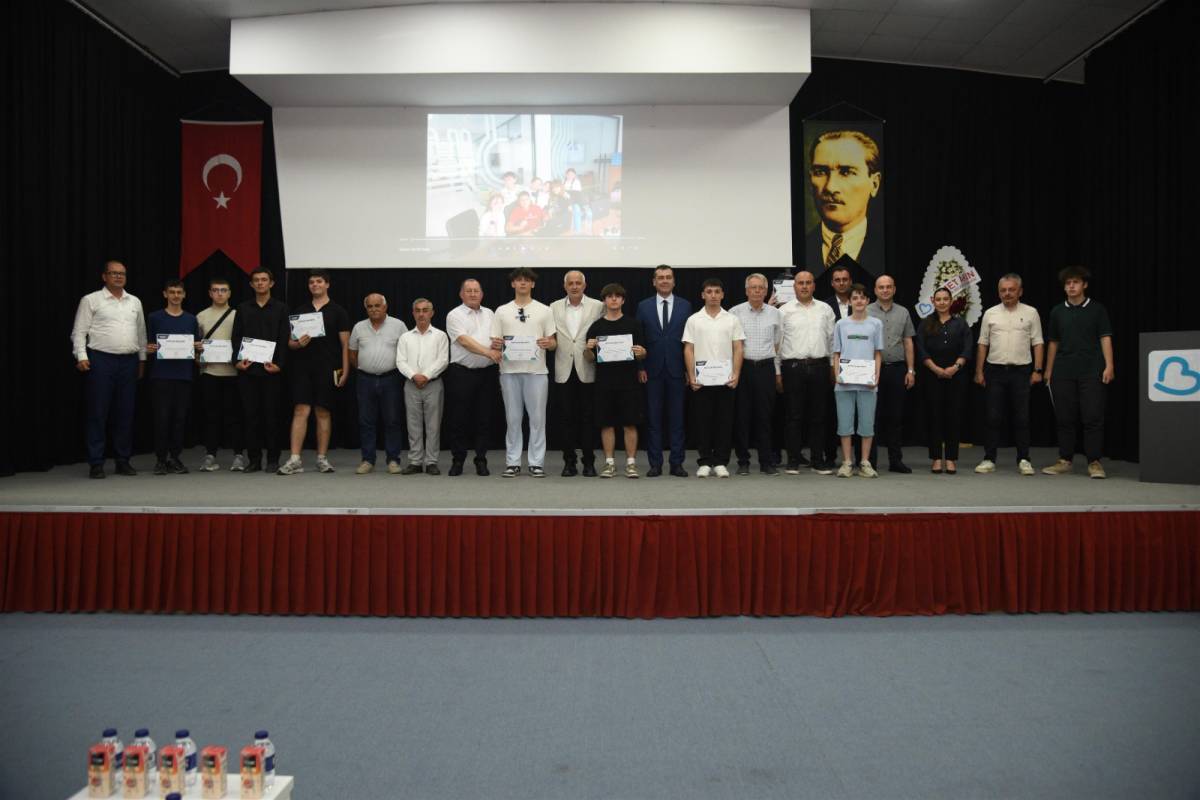 Gönen TECH10’da Mezuniyet Heyecanı