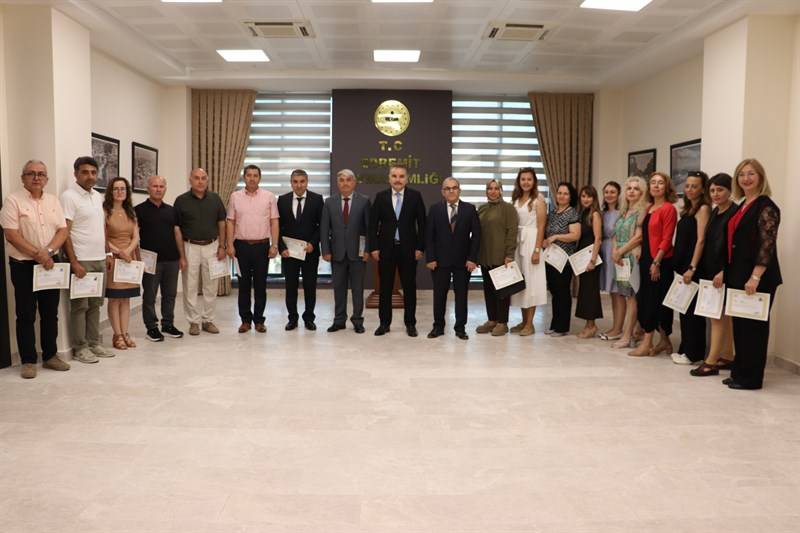 EESKEP'te Görev Alan Eğitimcilere Başarı Belgesi