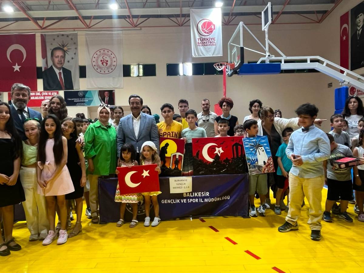 Burhaniye’de Yaz Spor Okulları coşkuyla açıldı