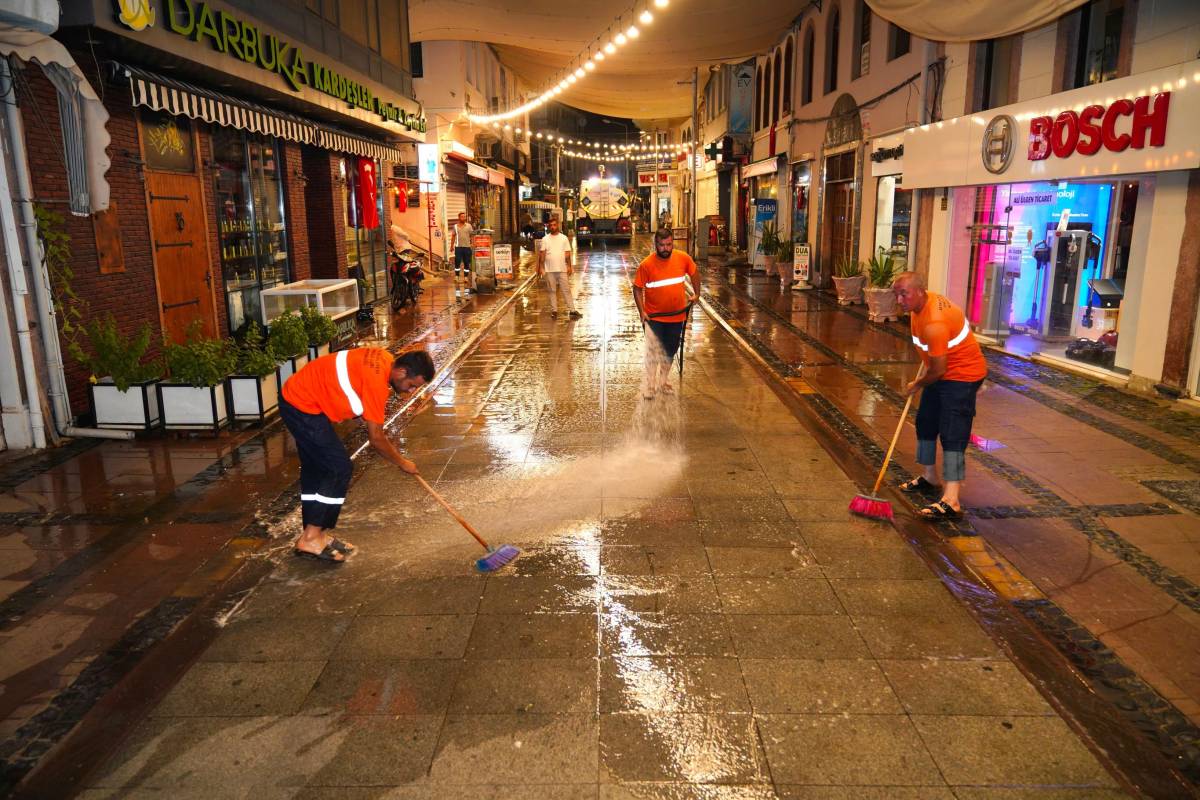 Köpüklü sularla temizlendi