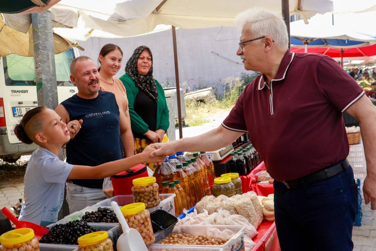 Başkan Deveciler geçici cuma pazarını ziyaret etti