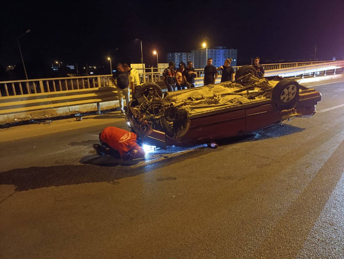 Edremit'te otomobil takla attı: 2 yaralı