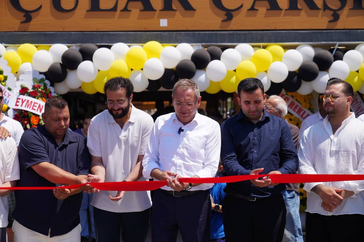 Tarihi Ayvalık Tostçular Çarşısı'nda örnek bir işbirliği