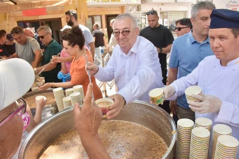 Edremit Belediyesi Aşure Hayırları Büyük İlgi Gördü