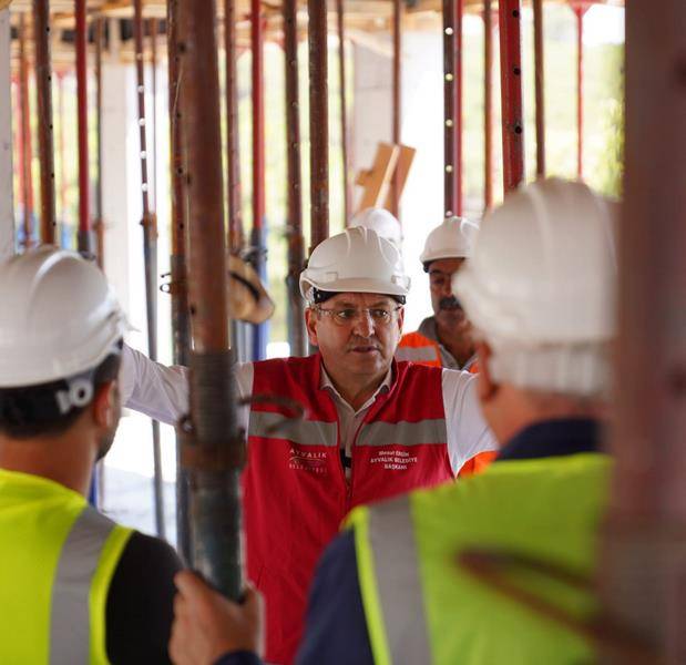 Ayvalık Yeni Mahalle Sosyal Yaşam Merkezi'nde Çalışmalar Sürüyor