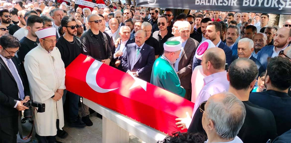 Bandırma'nın 'Delikanlı Cemal'i Mehmet Cemal Öztaylan son yolculuğuna uğurlandı