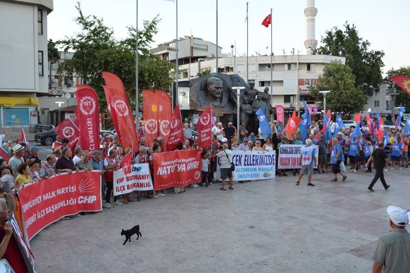 Edremit Körfezi'nde NATO Karşıtı Yürüyüş Düzenlendi