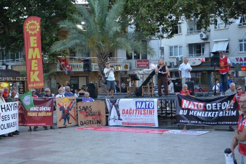 Edremit Körfezi'nde NATO Karşıtı Yürüyüş Düzenlendi