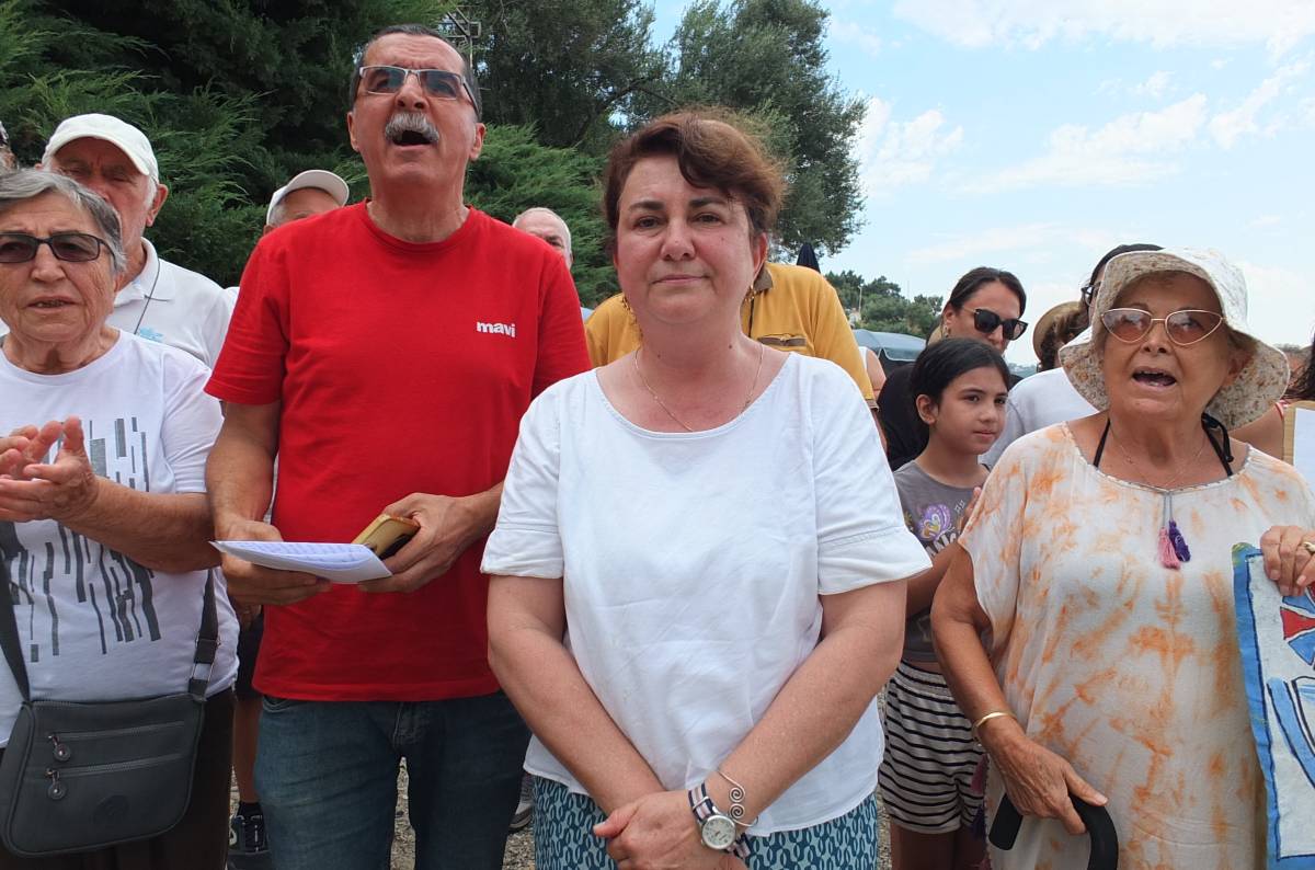Burhaniye'de vatandaşlar kıyı işgaline tepki gösterdi