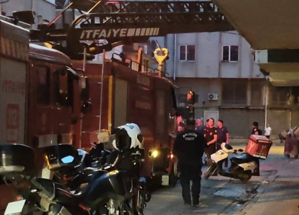 Edremit'te mahalleyi ayağa kaldıran daire yangını