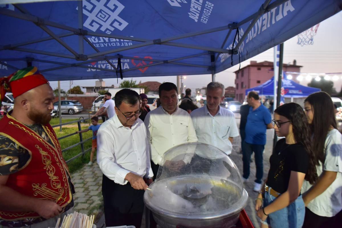 Altıeylül'de kırsal mahalleler yaz akşamlarında şenleniyor