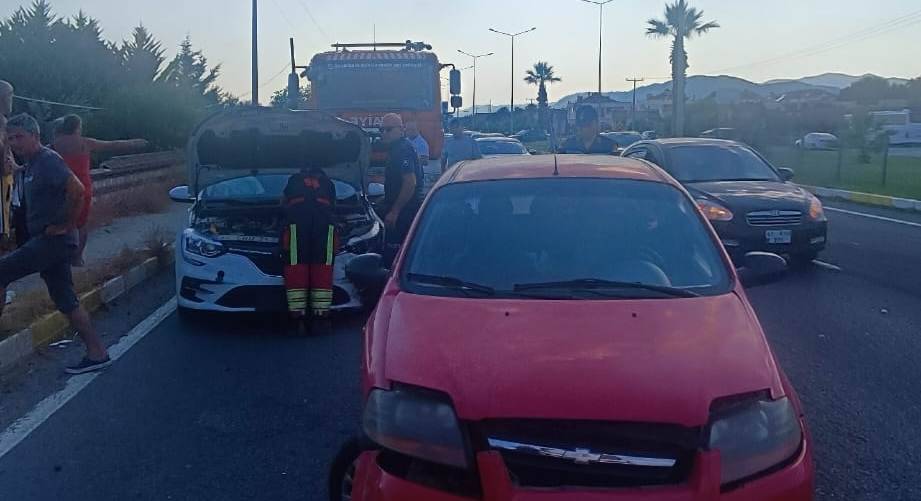 Edremit'te zincirleme trafik kazası: 2 yaralı