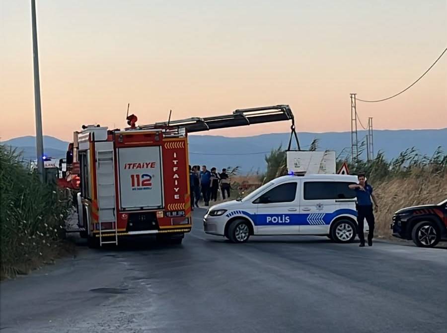 Edremit'te Korkunç Kaza: Dereye Uçan Pikapta 2 Kişi Hayatını Kaybetti, 1 Kişi Kurtuldu