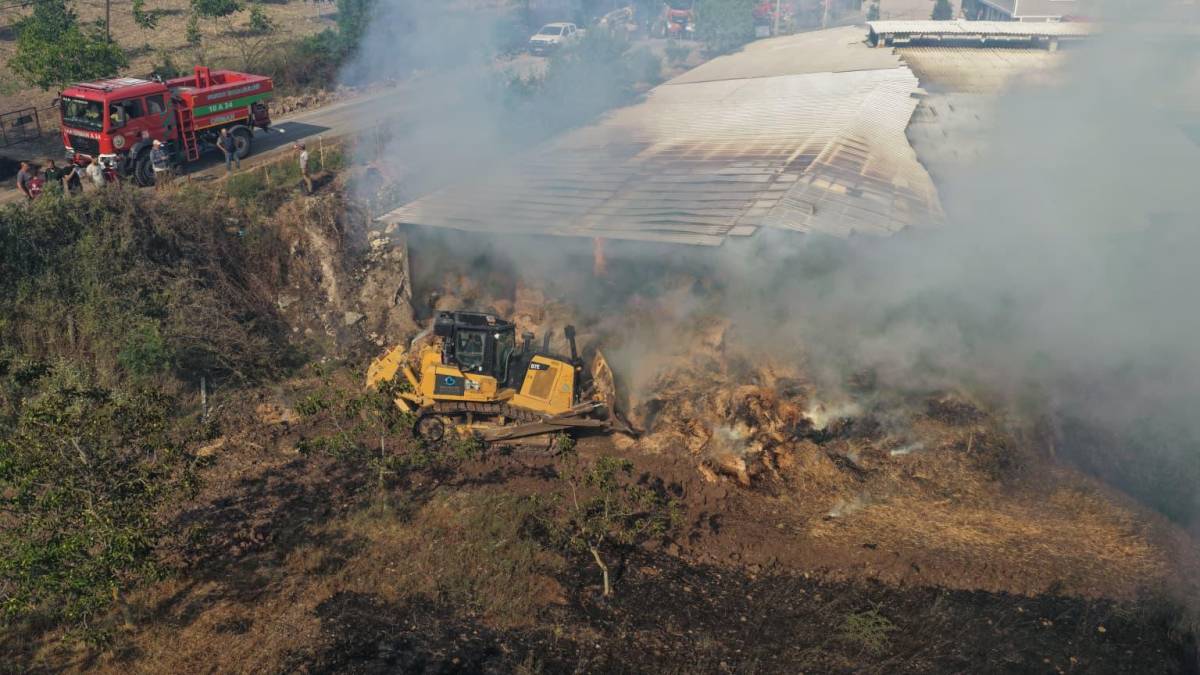 Balıkesir İtfaiyesi, 3 ayrı noktada yangınlara müdahale ediyor