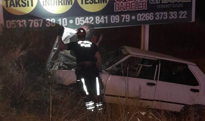 Edremit'te tek taraflı trafik kazası: 2 yaralı