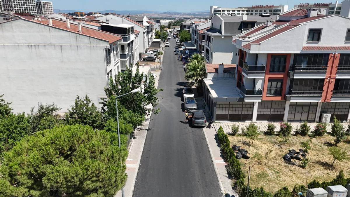Altıeylül'de asfalt seferberliği başladı