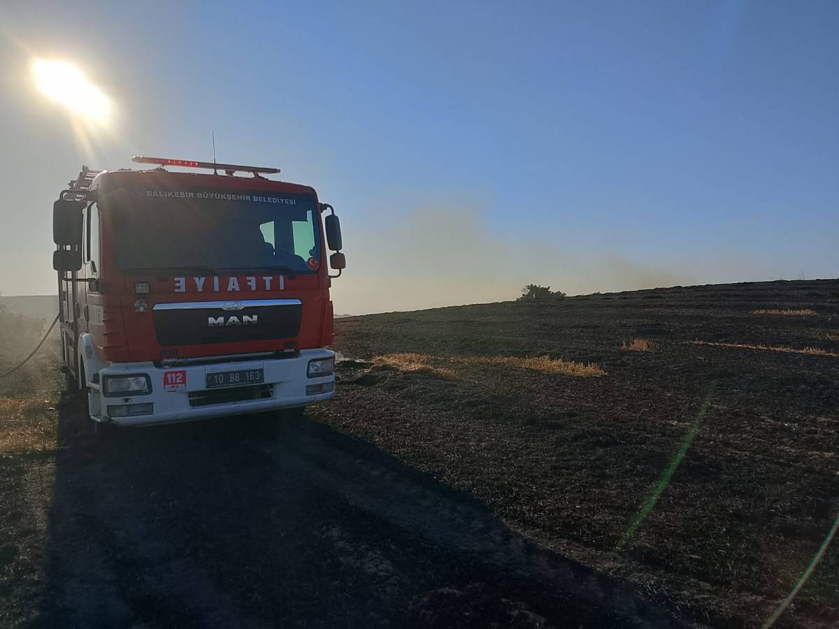 Susurluk'taki arazi yangını ekiplerin ortak müdahalesiyle söndürüldü