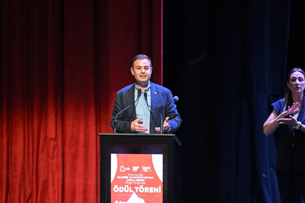 Cumhuriyet Meydanı Sosyal Merkezi Proje Yarışması'nda ödüller sahiplerini buldu