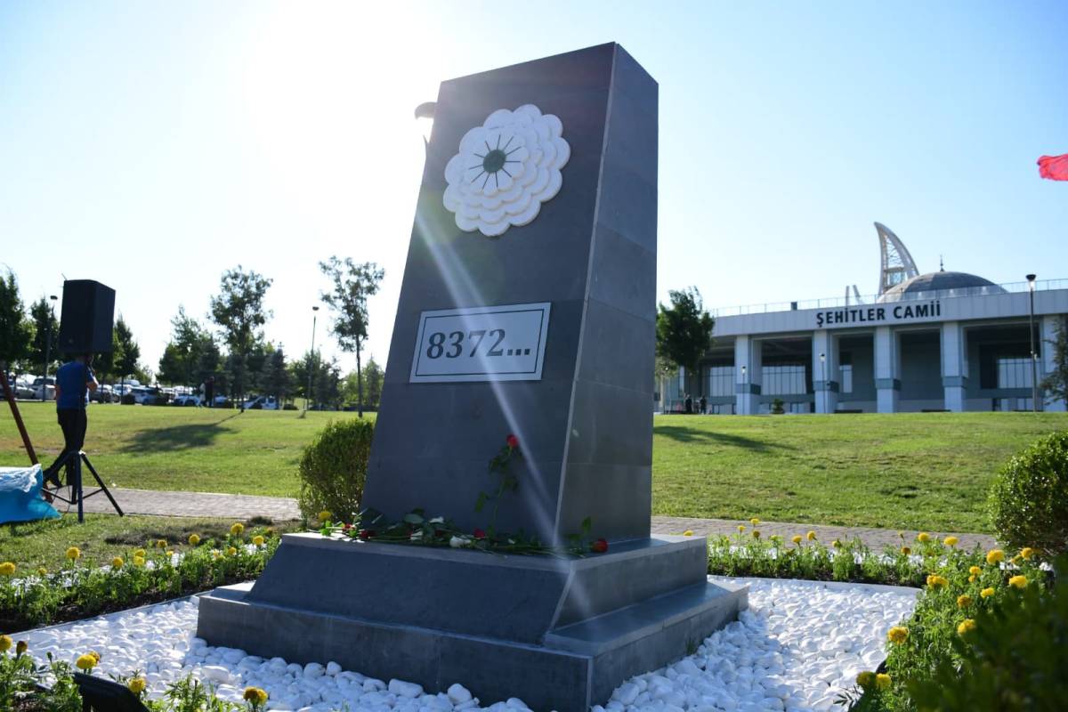 Büyükşehirden anlamlı açılış: Srebrenitsa Soykırım Anıtı törenle açıldı