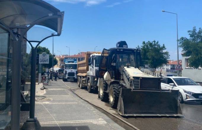 Ayvalık’ta kanalizasyon hattındaki göçük 36 saatlik çalışmayla giderildi