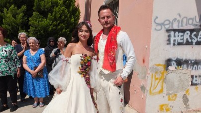 Burhaniye’de kadınların düğün havasında sergisi göz kamaştırdı